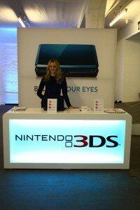 Nintendo Woman 200x300 Nintendo 3DS Invite Only Preview Video!